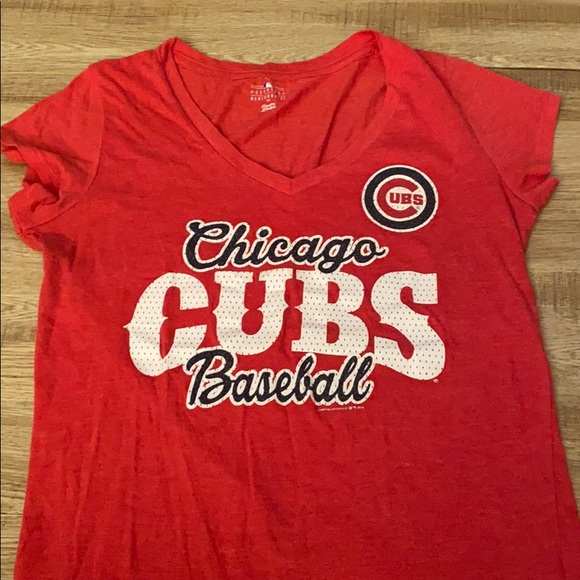 MLB Tops - Chicago Cubs Red Women’s T-Shirt Size M